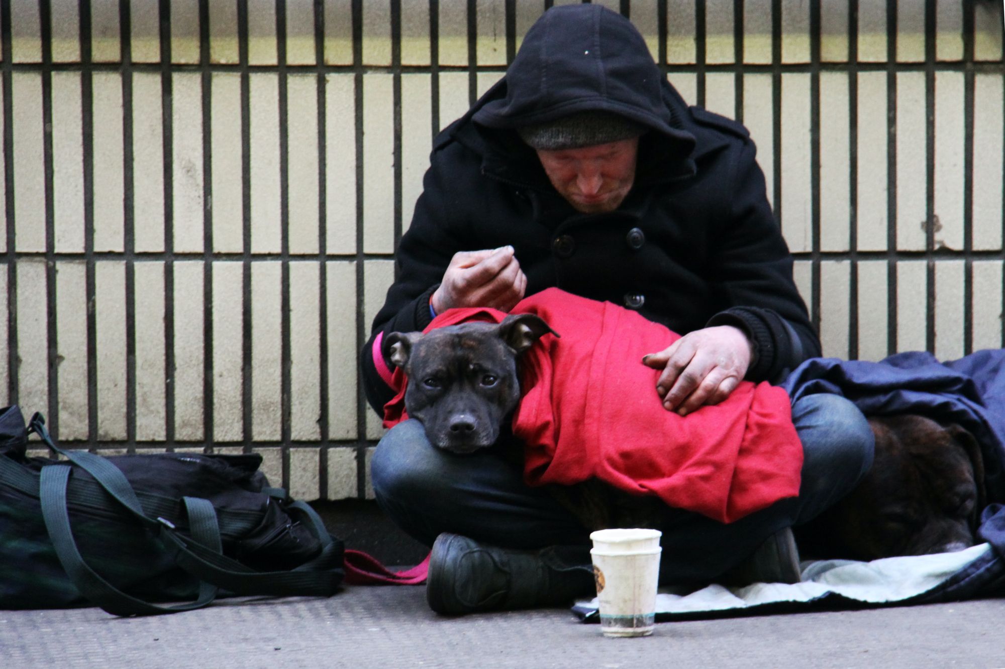 osoba bezdomna na ulicy