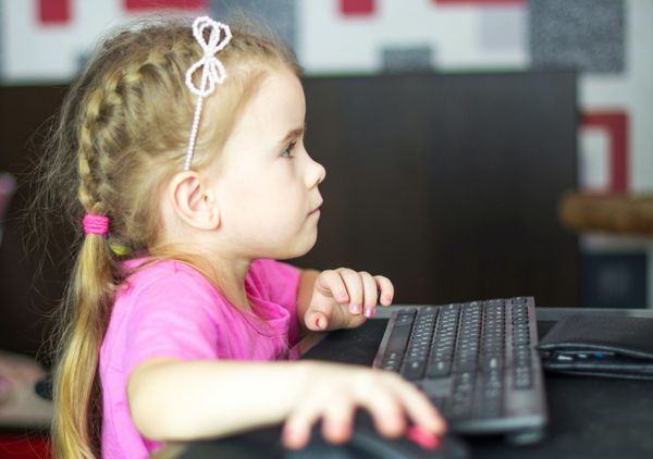 Jak skutecznie chronić dzieci przed zagrożeniami w internecie?